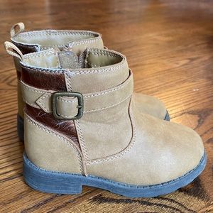 Carter’s toddler size 7 brown booties. Faux buckle, zipper. Gold shimmer accent.